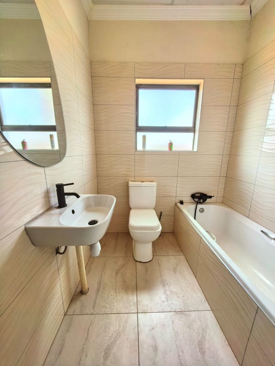 To Let 4 Bedroom Property for Rent in Vaalpark Free State